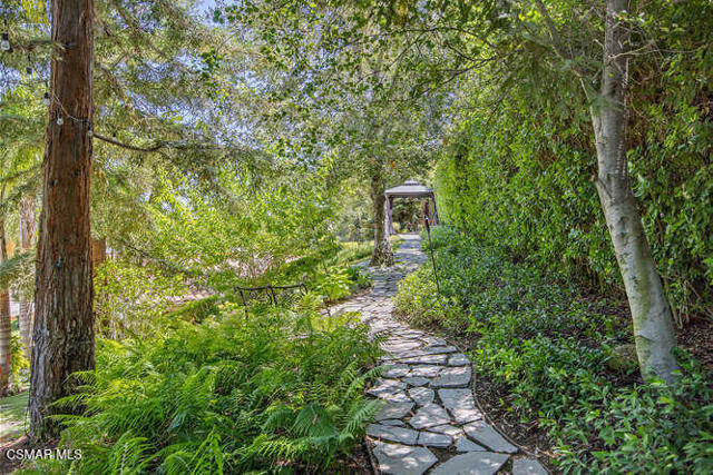 421 Whitegate Road, Thousand Oaks CA: https://media.crmls.org/mediaz/0b7c25ea-db27-4224-ae37-86f5a8768d62.jpg