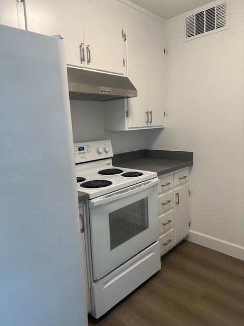718 N Claremont Street, San Mateo CA: https://media.crmls.org/mediaz/0b7c2b93-8c07-49a2-8b5f-f73d37f8783e.jpg