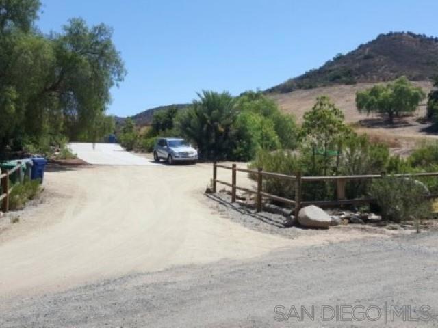 8209 Mesa Rd, Santee CA: https://media.crmls.org/mediaz/0b7c71d4-2c66-4cff-a4fb-673738da2643.jpg