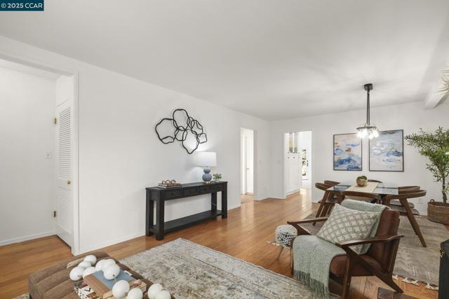 71 Maple Ln, Walnut Creek CA: https://media.crmls.org/mediaz/0b7c90f2-316e-4a95-b52f-b6ed95200e7a.jpg
