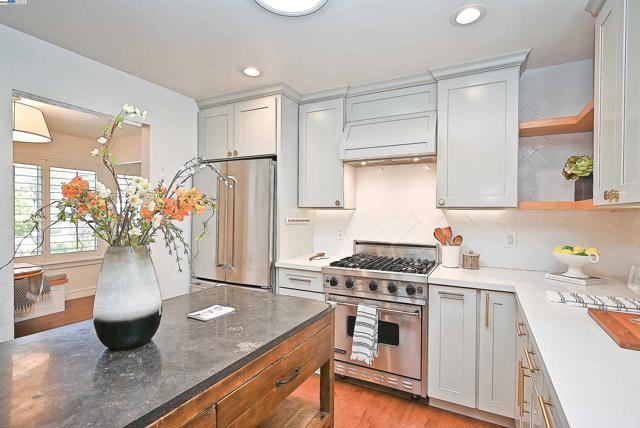 7776 Dublin Green Ct, Dublin CA: https://media.crmls.org/mediaz/0b7ccc05-ae98-4af0-a210-caa66364238c.jpg