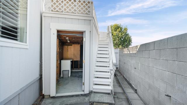 6460 Convoy Court, San Diego CA: https://media.crmls.org/mediaz/0b7cd98e-a6a6-4155-a74b-1142f946033e.jpg