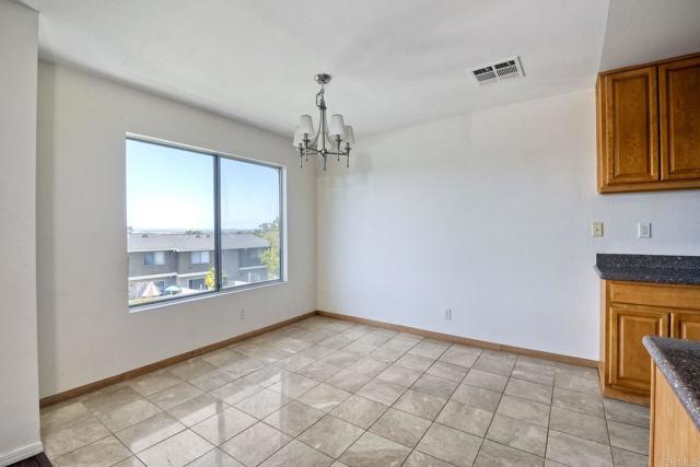 Detail Gallery Image 8 of 25 For 4218 Fiesta Way #3,  Oceanside,  CA 92057 - 2 Beds | 2 Baths