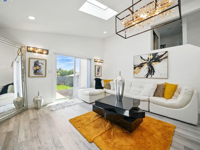 2579 Jacobs St, Hayward CA: https://media.crmls.org/mediaz/0b7d6cb1-8d60-46bb-9e0a-9e827297a2ef.jpg