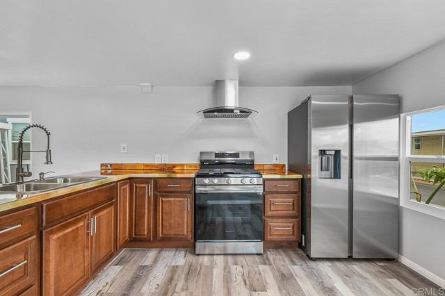2950 Iris Ave, San Diego CA: https://media.crmls.org/mediaz/0b7dd8df-ccf2-4a3e-96ad-4efd4b47ba7a.jpg