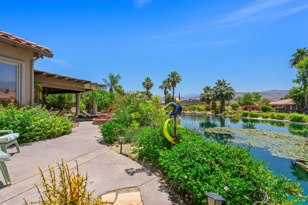 5 Lake Louise Court