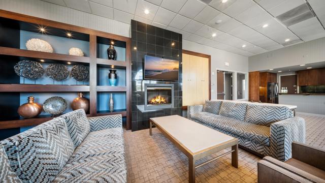 655 india St, San Diego CA: https://media.crmls.org/mediaz/0b7e7e33-5ea3-4752-93af-14bd32f8c02f.jpg