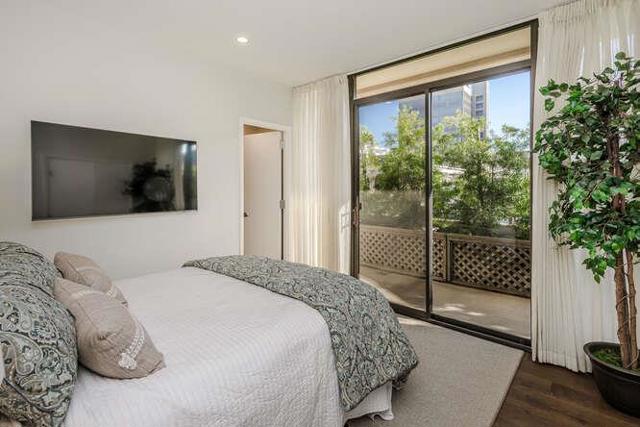 20 W 3rd Avenue, San Mateo CA: https://media.crmls.org/mediaz/0b7e8ce4-dea3-41a3-8eb0-c9674840bbdd.jpg