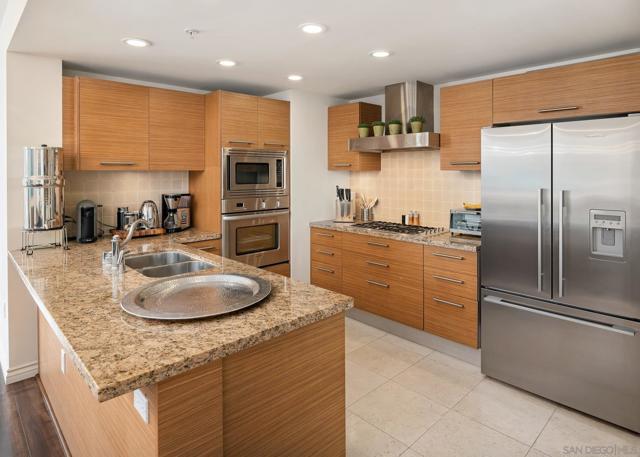 1431 Pacific Hwy, San Diego CA: https://media.crmls.org/mediaz/0b7e9bb4-47b1-42b3-9ace-5a18923a2db7.jpg