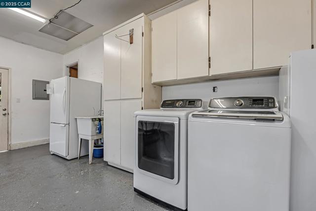 5891 Caulfield Dr, Clayton CA: https://media.crmls.org/mediaz/0b7ed134-8294-48c8-935d-f2126ce9e346.jpg