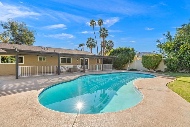 74370 Primrose Drive, Palm Desert CA: https://media.crmls.org/mediaz/0b7f016e-f3fd-44fb-b07d-b621e510f6aa.jpg
