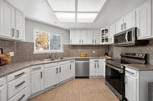 104 E Court Lane, Foster City CA: https://media.crmls.org/mediaz/0b7f210a-473e-4dce-a8bf-fea200bf6139.jpg