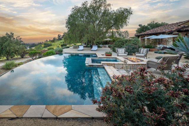 7563 Montien Road, San Diego CA: https://media.crmls.org/mediaz/0b7f7a98-195e-4c3d-a099-2db4d4036452.jpg