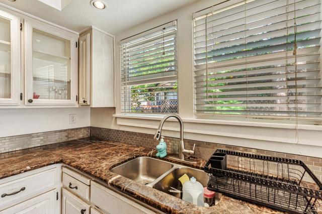 1179 San Benito Street, Hollister CA: https://media.crmls.org/mediaz/0b7f8cb3-28d2-4713-9c2c-36f4edd7fea5.jpg