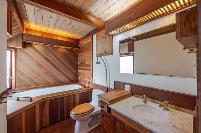 1009 Miramontes Street, Half Moon Bay CA: https://media.crmls.org/mediaz/0b801e19-8582-43bf-a85f-9ad2942ef134.jpg