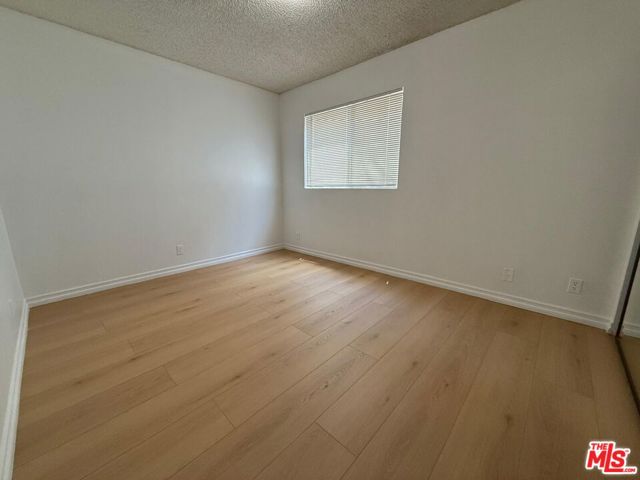 1038 Thompson Avenue, Glendale CA: https://media.crmls.org/mediaz/0b805671-416a-432e-9313-7948999c8f45.jpg