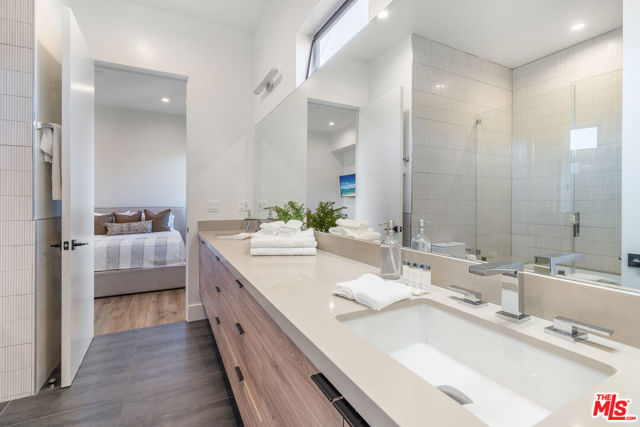 1903 S Bedford Street, Los Angeles CA: https://media.crmls.org/mediaz/0b80c72d-3520-4396-b519-2b47363a7731.jpg