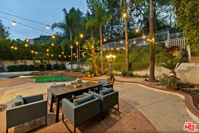 4415 Dulcinea Court, Woodland Hills CA: https://media.crmls.org/mediaz/0b80e37a-2361-4fee-b49d-bd90f52f681a.jpg