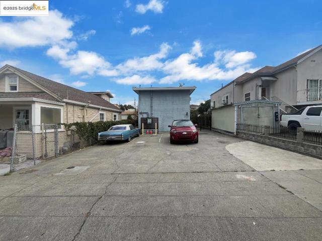 2120 E 22Nd St, Oakland CA: https://media.crmls.org/mediaz/0b81acaa-42b9-468f-a8eb-ae2a30e84fa0.jpg