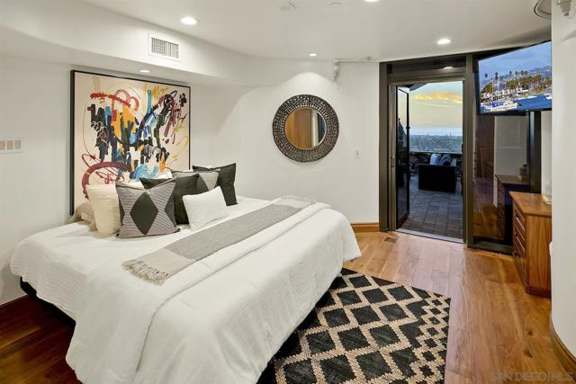 100 Harbor Dr, San Diego CA: https://media.crmls.org/mediaz/0b81b4a8-c04e-4762-9dbd-b8b520bd8a50.jpg