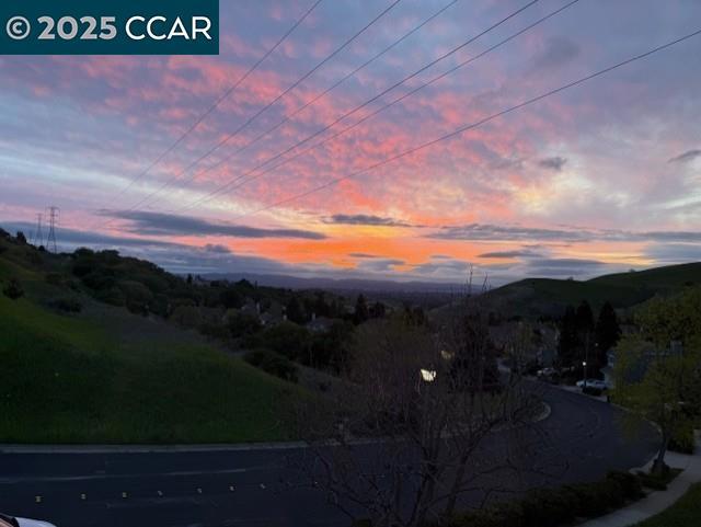 5171 Keller Ridge Dr, Clayton CA: https://media.crmls.org/mediaz/0b81f3fe-a65d-4524-9c1f-2e54f5751b99.jpg