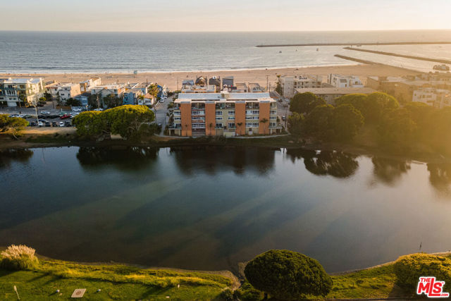 6400 Pacific Avenue, Playa del Rey CA: https://media.crmls.org/mediaz/0b824407-49b8-4424-95eb-29f1016f495d.jpg