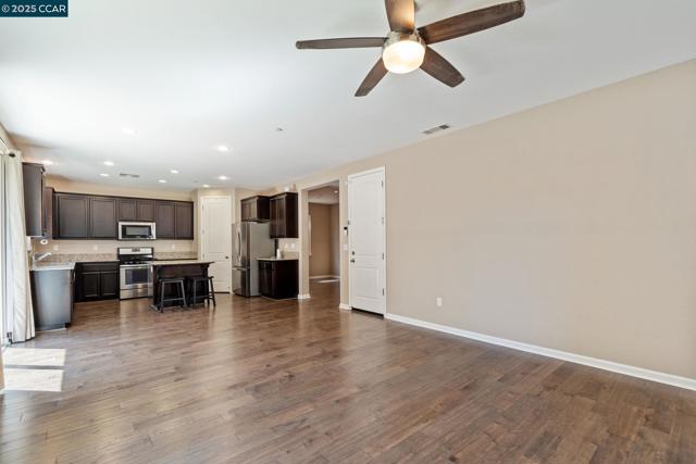 2436 Sienna Drive, Pittsburg CA: https://media.crmls.org/mediaz/0b824865-0db5-4de2-888f-d875eb10839d.jpg