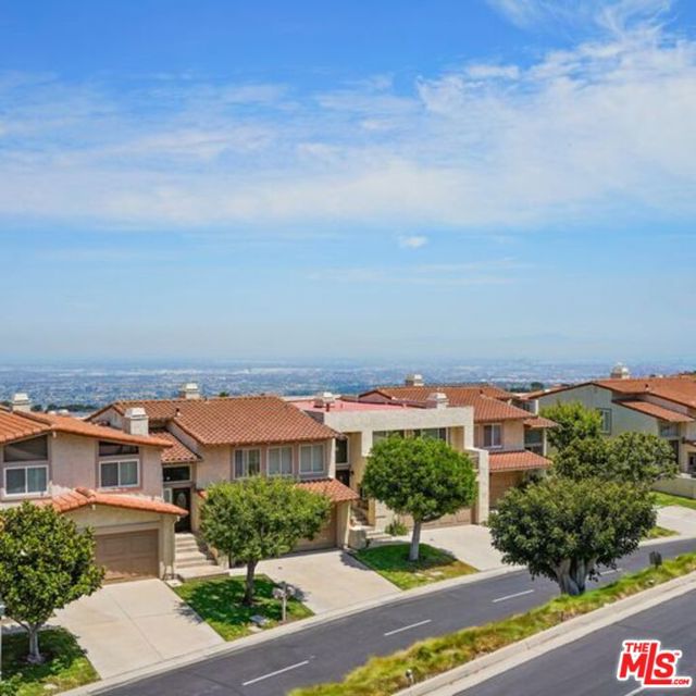 19 Hilltop Circle, Rancho Palos Verdes, California 90275, 2 Bedrooms Bedrooms, ,2 BathroomsBathrooms,Residential,Sold,Hilltop,22181005