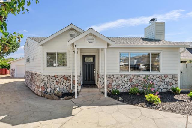 577 Dorothy Ln, Martinez CA: https://media.crmls.org/mediaz/0b831b6f-1b73-4c81-b85f-22ee1d1c9dac.jpg