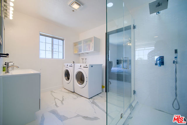 308 13th Street, Seal Beach CA: https://media.crmls.org/mediaz/0b84049a-fd6b-415a-905b-a271cac85c3c.jpg