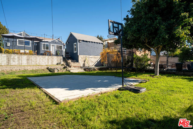 3220 Garden Avenue, Los Angeles CA: https://media.crmls.org/mediaz/0b84162e-ef07-487c-bb39-912f76897575.jpg