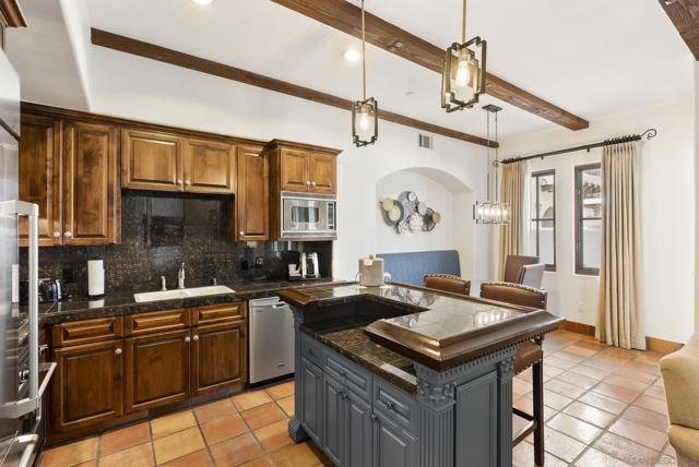7310 Estrella De Mar, Carlsbad CA: https://media.crmls.org/mediaz/0b84ab16-2bbb-42d2-9194-c05fbf0b928d.jpg