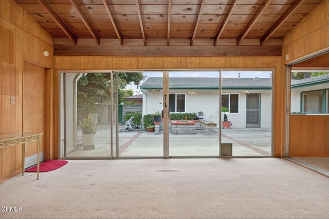 640 Fernwood Drive, Oxnard CA: https://media.crmls.org/mediaz/0b84ad2b-35dc-4243-9ede-b4dd9c49d798.jpg