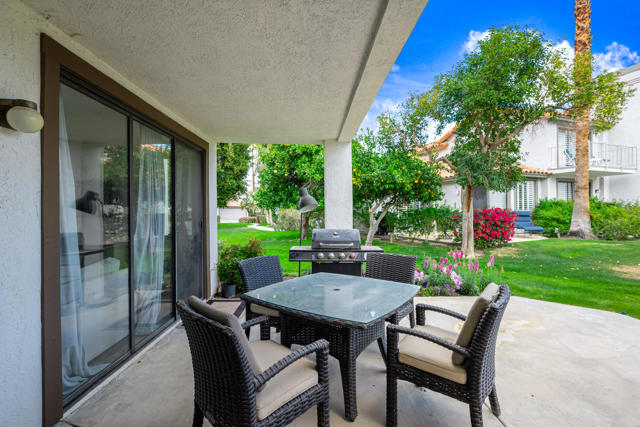 54964 Firestone, La Quinta CA: https://media.crmls.org/mediaz/0b850052-2bdb-4bc5-b728-4e0d0ac6636f.jpg