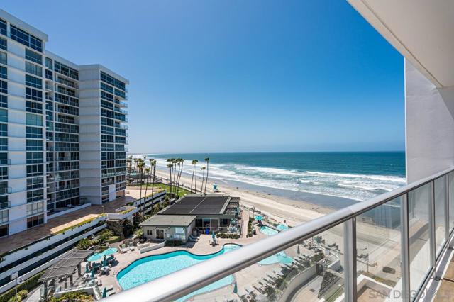 1760 Avenida Del Mundo, Coronado CA: https://media.crmls.org/mediaz/0b853894-465c-444a-9b29-e4997dc3e594.jpg