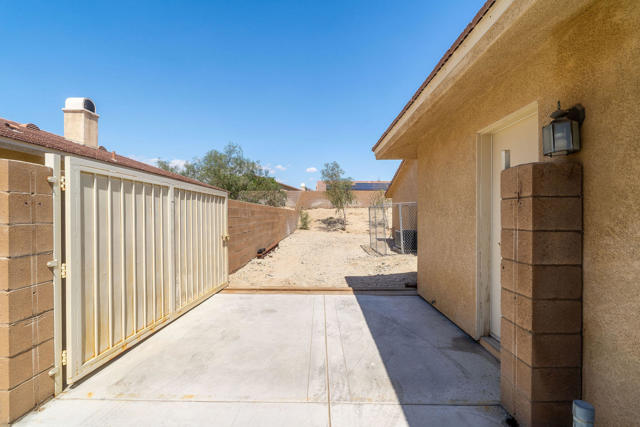 65866 Estrella Avenue, Desert Hot Springs CA: https://media.crmls.org/mediaz/0b854578-0969-48b4-bf2e-bbce8a536419.jpg