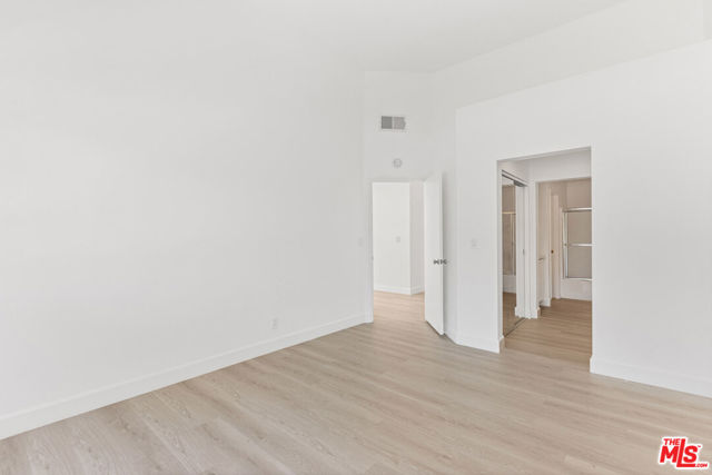 4240 Lost Hills Road, Calabasas CA: https://media.crmls.org/mediaz/0b859381-5034-49d3-94d7-d8aced3b04b3.jpg