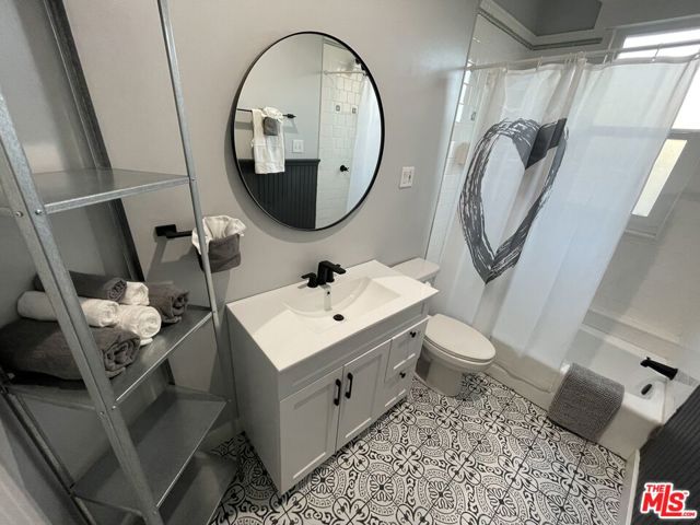 84 N Palm Street, Ventura CA: https://media.crmls.org/mediaz/0b859878-63ec-4070-b611-0160b4e97460.jpg