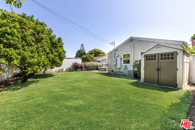 2722 Granville Avenue, Los Angeles CA: https://media.crmls.org/mediaz/0b85a717-cfaa-430a-9708-819ec7e03f4f.jpg