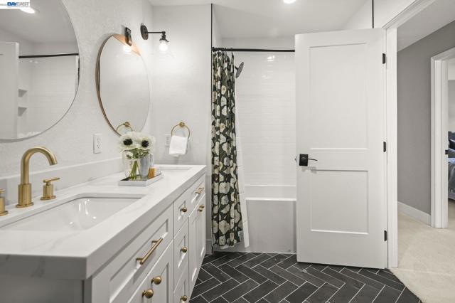 9 Cross Bridge Pl, Danville CA: https://media.crmls.org/mediaz/0b8622ae-356b-4434-b63f-c43f64b3377d.jpg