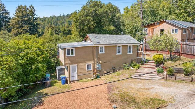 230 Riverview, Boulder Creek CA: https://media.crmls.org/mediaz/0b86b2fd-e7fc-41d2-ab5f-f3fb0336ca13.jpg