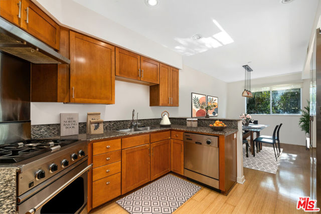 2111 S Beverly Glen Boulevard, Los Angeles CA: https://media.crmls.org/mediaz/0b86d60d-f4d9-4d86-a5b6-2410ef53a4ca.jpg