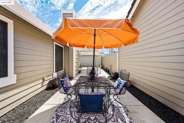 2256 Camborne Dr, Modesto CA: https://media.crmls.org/mediaz/0b86d95a-0c94-47fd-abf4-a61ebe176143.jpg