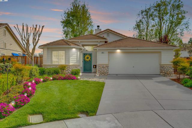 631 Splitrail Ct, Livermore CA: https://media.crmls.org/mediaz/0b8722ca-9f9f-48b7-9c42-bebaed0337c4.jpg