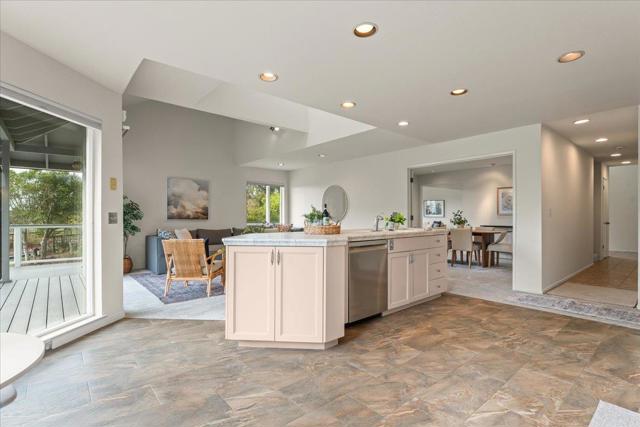 21 Crest Lane, La Selva Beach CA: https://media.crmls.org/mediaz/0b8728e4-3bc6-4887-a96d-0914101fe14d.jpg