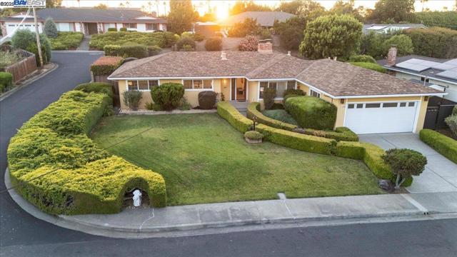 25631 Paul Ct, Hayward CA: https://media.crmls.org/mediaz/0b872eb6-98c1-4dee-8c69-4a44fa389c71.jpg