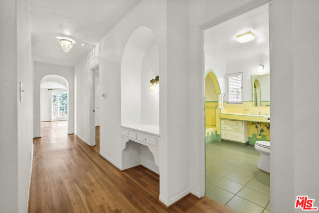 1143 S Rimpau Boulevard, Los Angeles CA: https://media.crmls.org/mediaz/0b8827e9-f20d-473e-86f9-ec4d415b3457.jpg