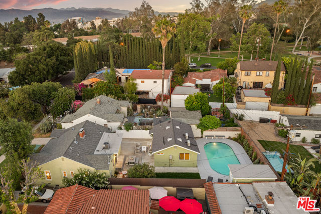 11536 Otsego Street, Valley Village CA: https://media.crmls.org/mediaz/0b88954a-589e-4b23-9bf8-50e499505de2.jpg