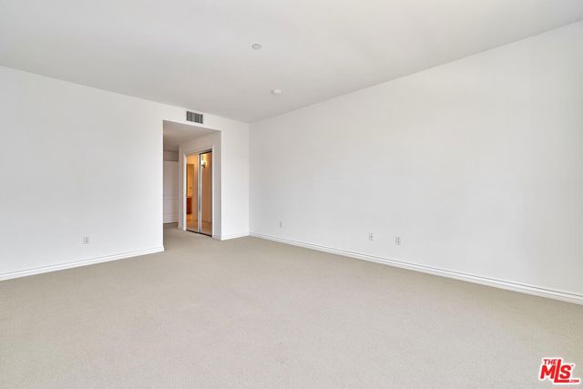 2230 S Bentley Avenue, Los Angeles CA: https://media.crmls.org/mediaz/0b88d4f1-aed0-402b-bbc3-a5114911280e.jpg