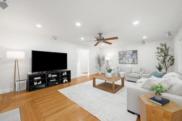 Image 7 of 29 For 4758 Mayfield Dr